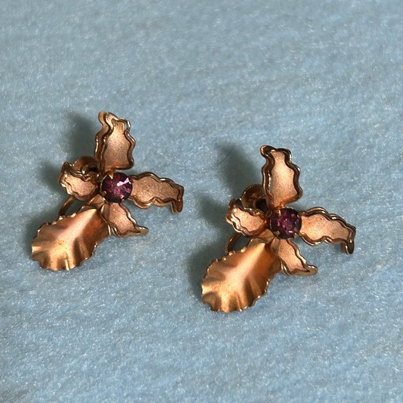 Vintage Signed Bugbee and Niles Orchid Demi-Parure (3 pieces-Brooch n Earrings) - Picture 4 of 7